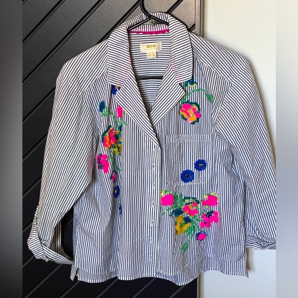 Anthropologie cropped sequins embroidered shirt. Size 4. Great condition!
